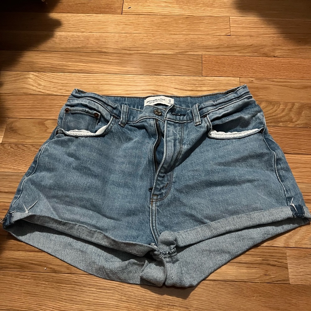 Abercrombie 90s curve love mom shorts